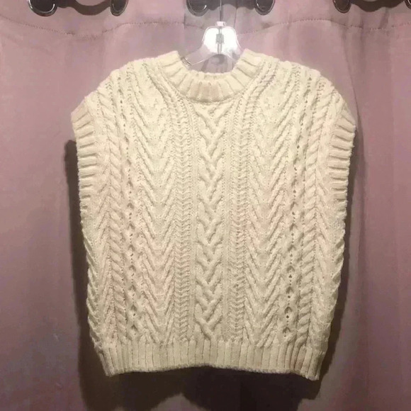 H&M Cream Cable Knit Sweater Vest - Picture 1 of 3